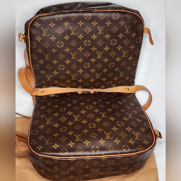 Authentic Louis Vuitton Saumur35 - Picture 4 of 16